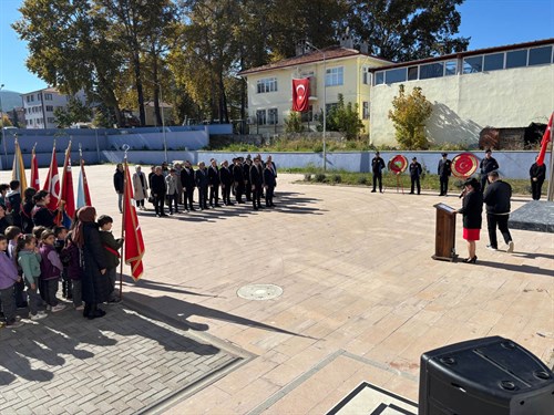 29 Ekim Cumhuriyet Bayramı Münasebetiyle Çelenk Sunma Programı Düzenlendi.